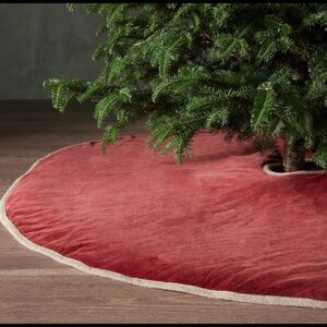 BNIB ARHAUS VELVET TREE SKIRT NEW